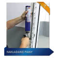Krok 7 - nakładanie piany - fot. MS więcej niż OKNA Krok 7 - nakładanie piany - fot. MS więcej niż OKNA